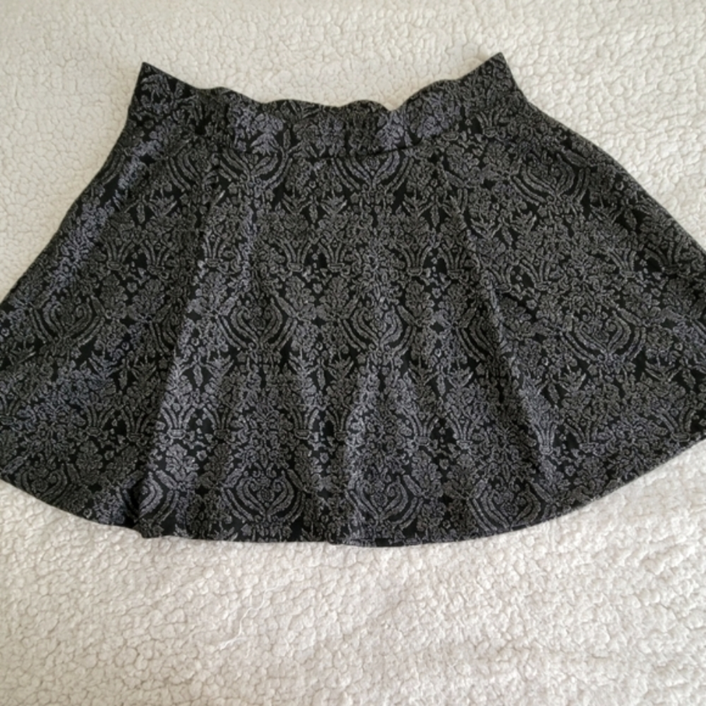 Torrid Metallic Design Knit Skater Mini Skirt size 2 - Picture 6 of 12